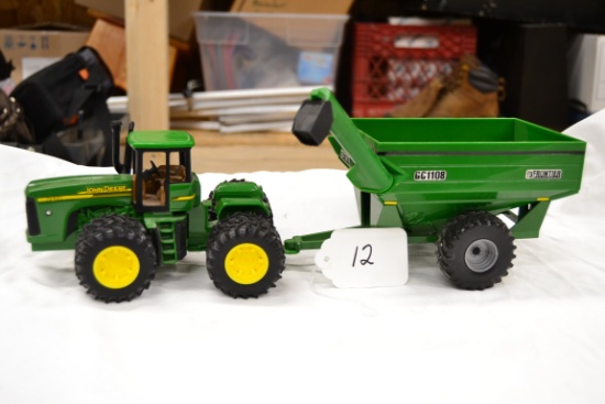 JD plastic 9520 tractor with G C 1108 grain trailer