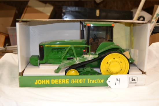 JD diecast collector edition 8400 tractor W/box