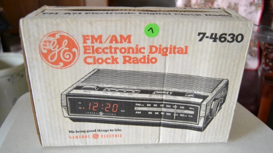 GE FM/AM electric didgital clock radio  NIB