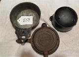 2 cast iron mini pot & 1 mini waffle maker