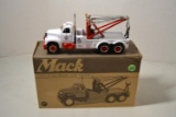 First Gear diecast 1960 Mack tow truck W/box