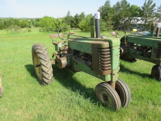 1947 JOHN DEERE MODEL A  NOT RUNNING