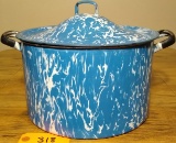 Blue & White Swirl Graniteware Large Kettle w/lid