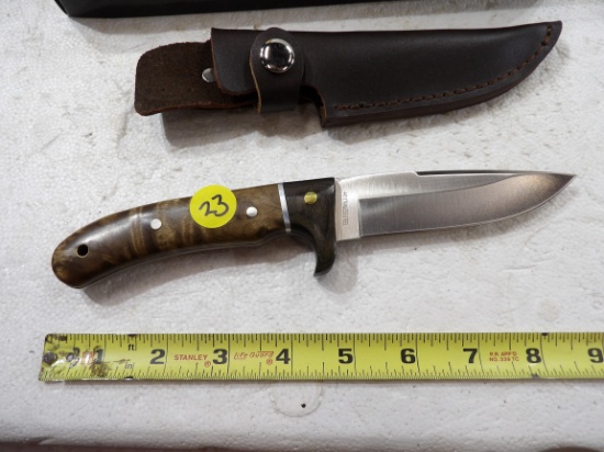 Magnum 4 1/2" Fixed Blade Hunting Knife w/sheath 9" Total Length NIB