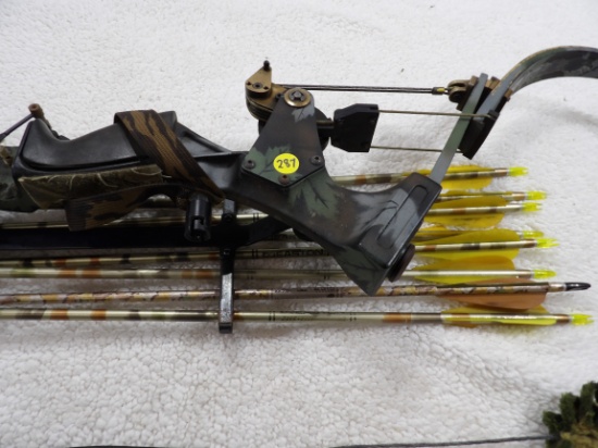 Onieda Aero Roce X80 Compound Bow w/Quiver & 8 Broodheads in Soft Case (Camoflauge Pattern)