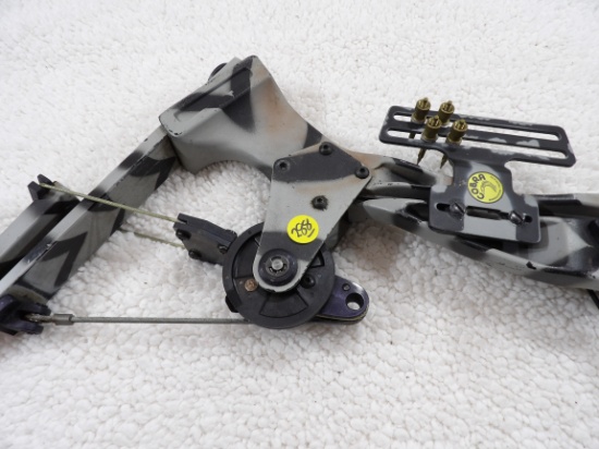 Oneida Eagle Compound Bow in Soft Case (Broken Zipper, Grey Camo)