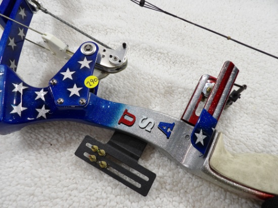 Oneida Eagle Compountd Bow (Starts & Stripes Pattern) in Hard Case w/6 Arrows