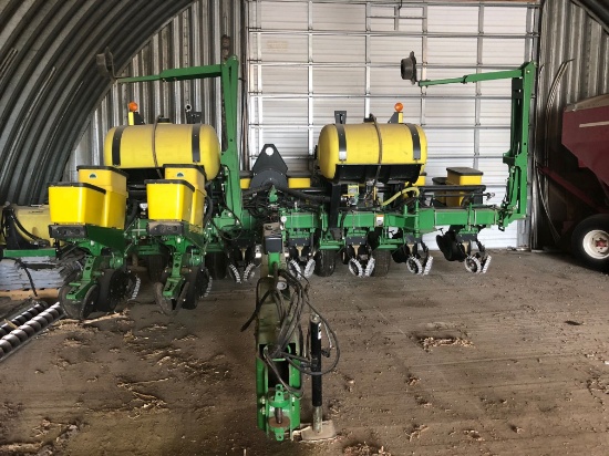 2005 1760NT 8-row planter