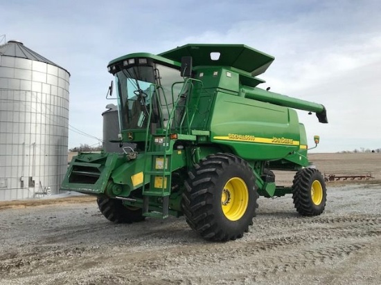 2004 JD 9560 sidehill walker combine