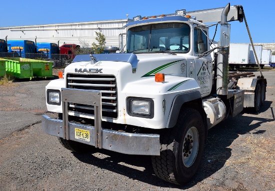 1998 MACK RD688S Tandem Axle Roll-Off Truck