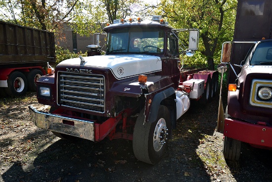 2001 Mack RD 688S Tri-Axle Roll-Off Truck