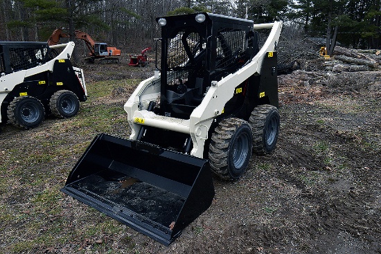 2019 Terex V200S Skid Steer w/ Pneumatic Tires & 67" Bucket