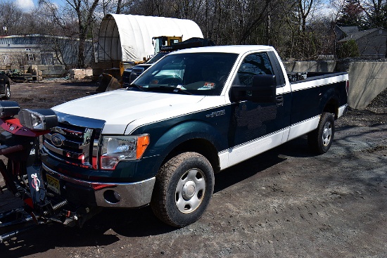 2009 Ford F150 4WD w/ Bed Mounted Tool Box