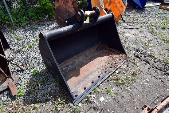 Diesel Equipment 48" Bucket Attachement