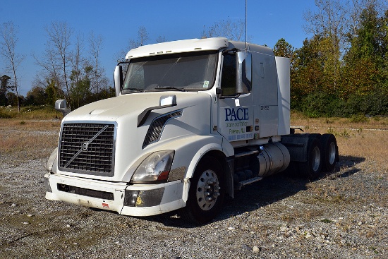 2015 Volvo VNL 400 Flat Roof Sleeper