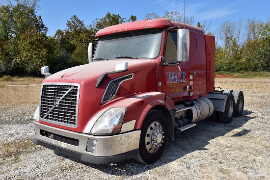 2015 Volvo VNL 400 Flat Roof Sleeper