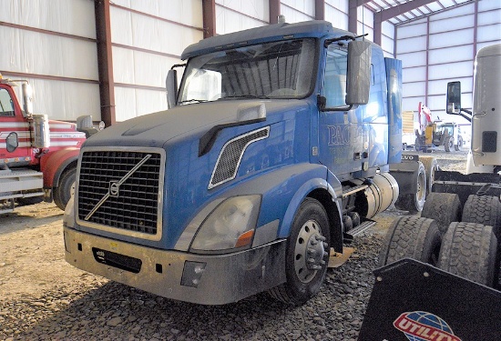 2015 Volvo VNL 400 Flat Roof Sleeper (non op)