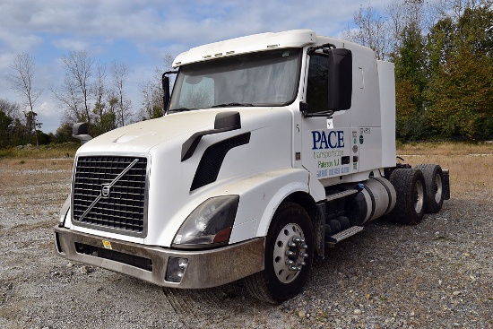 2016 Volvo VNL 400 Flat Roof Sleeper