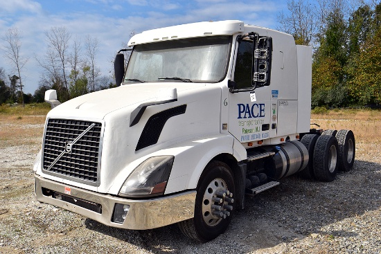 2016 Volvo VNL 400 Flat Roof Sleeper