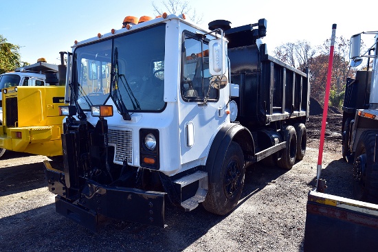 2001 Mack Tandem Axle Dump Truck