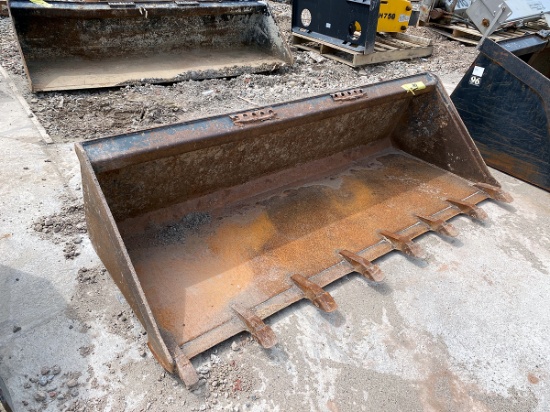 72" 8-Tooth Skid Steer Bucket Attachment