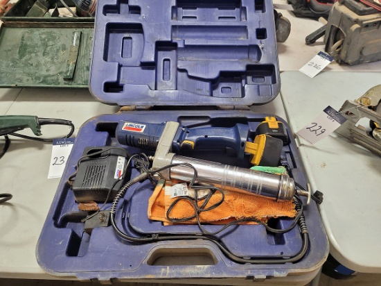 Lincoln Model: 1200 Battery Powered Grease Gun w/ (2) Batteries, Charger, and case