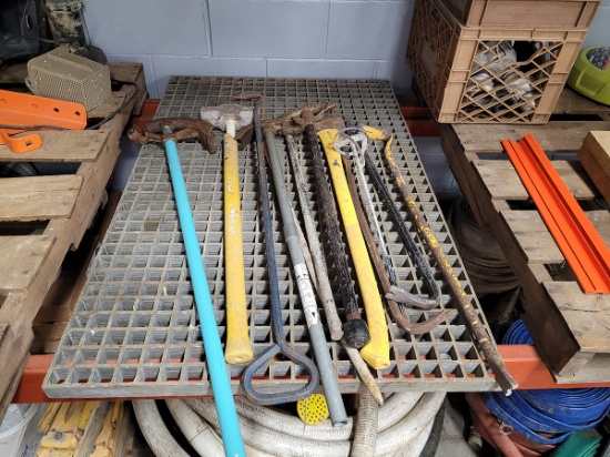 A group of assorted Hand Tools consisting of: