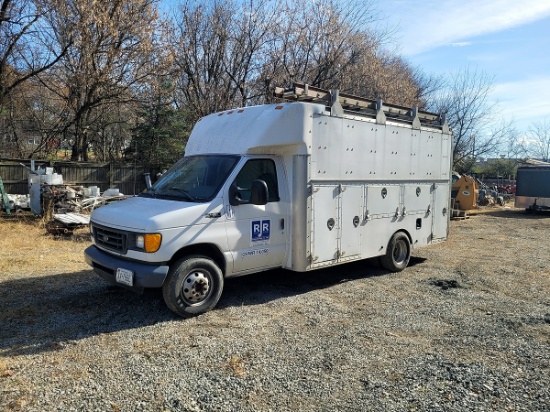 2003 Ford E-450 Super Duty Van w/ assorted hand tools