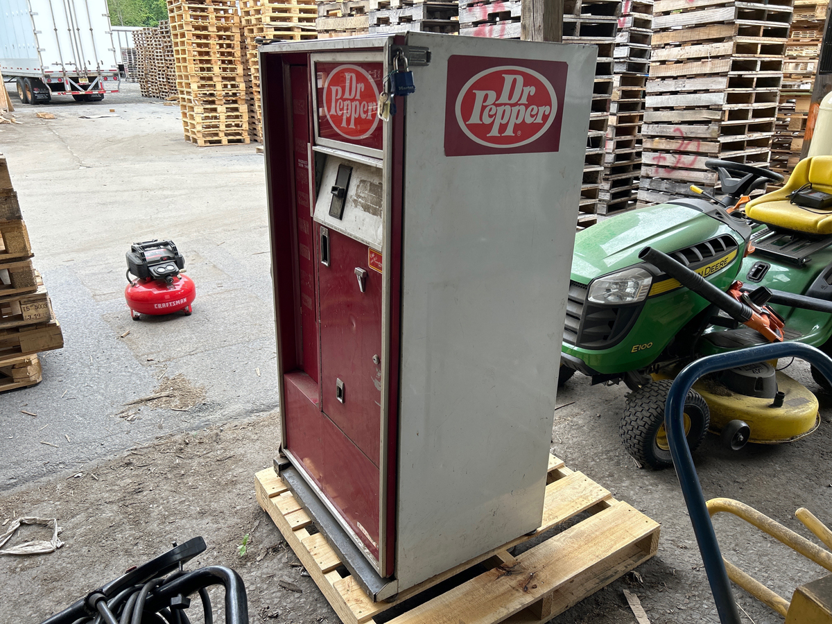 Dr Pepper Vending Machine, A Dr. Pepper vending machine loc…