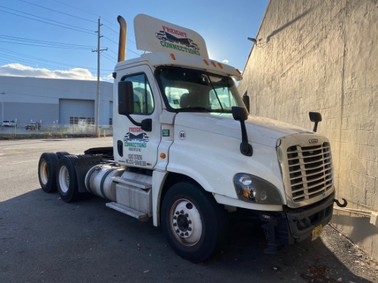 2012 Freightliner Cascadia tandem axle day cab truck tractor