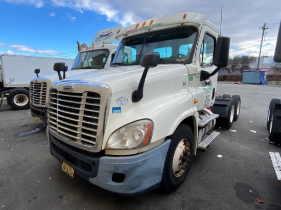 2011 Freightliner Cascadia tandem axle day cab truck tractor