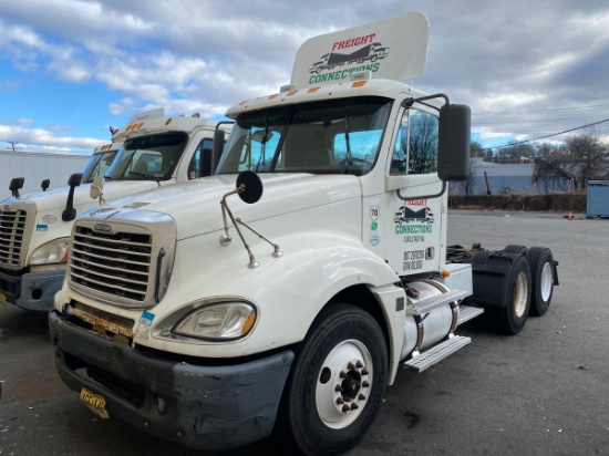 2009 Freightliner Columbia CL120 tandem axle day cab  truck tractor