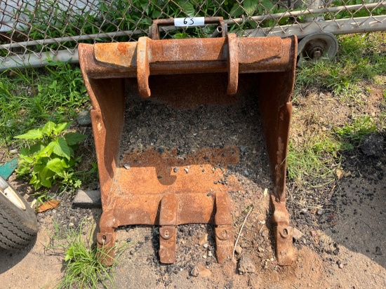 24" 4-Tooth Excavator Bucket