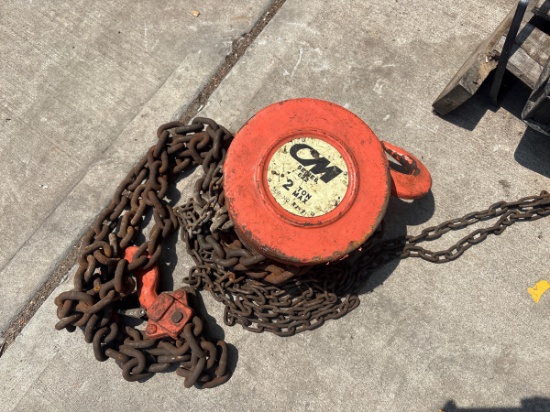 CM Series 522 2-Ton Chain Hoist