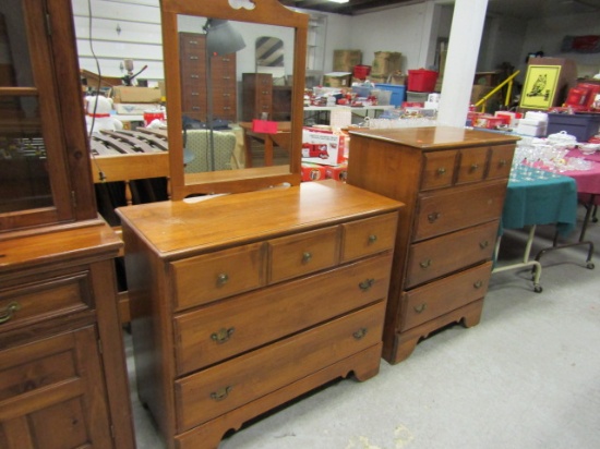 2 Piece Maple Dresser and Chest of Drawers