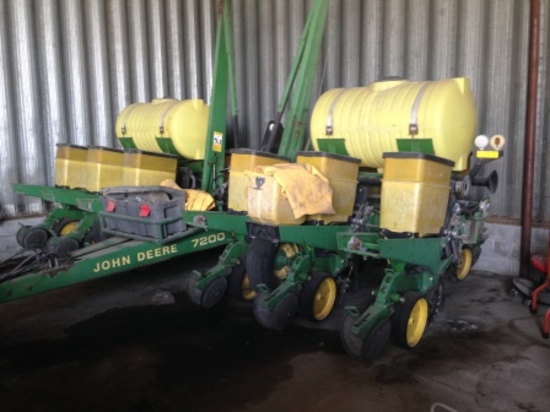 JD7200 12 RN Vac Planter, in Row Liquid Fertilizer, Front Fold, Dawn Openers, Seed Hopper Extension,