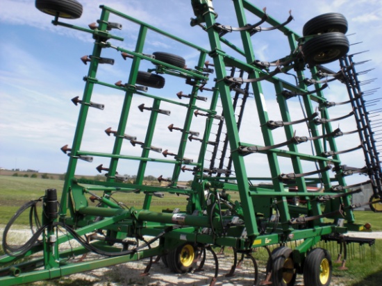 35’ JD 2210 field cultivator