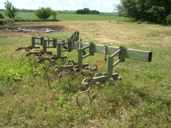 4 row wide JD shaky tooth cultivator