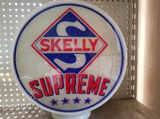 Skelly Supreme gas globe
