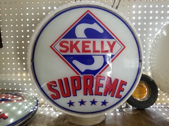 Skelly Supreme gas globe