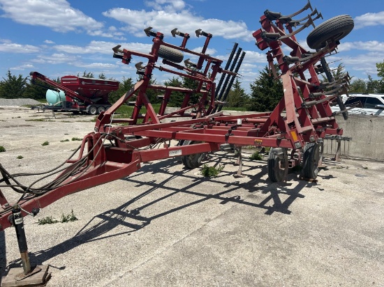 Case IH 4800 Field Cultivator