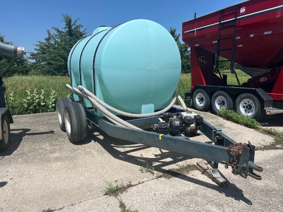 1300 gallon water wagon w/new tires