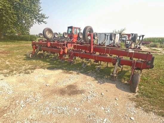 Case IH 1830 16-Row Cultivator