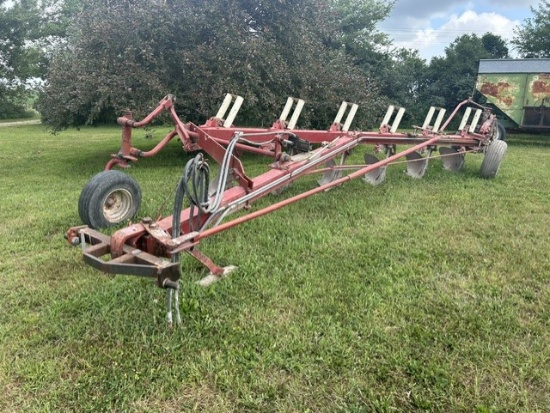 International 710 6-Bottom Auto-Reset Plow