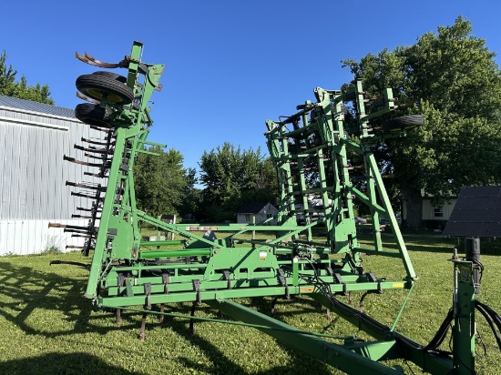John Deere 985 40-Foot Field Cultivator
