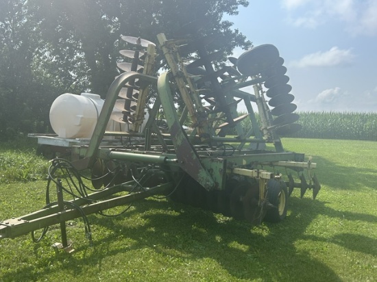 John Deere 230 23-Foot Wing-Fold Disk