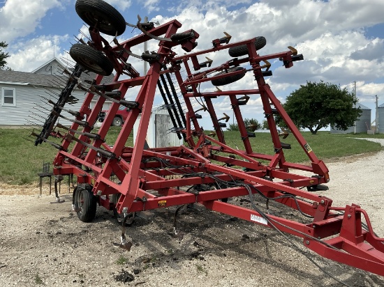 IH 4800 28-Foot Field Cultivator