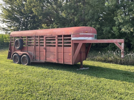 1981 Travel Land 16-Foot Fifth-Wheel Livestock Trailer