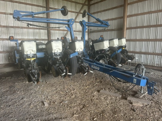 Kinze 3200 12-Row 30-Inch Planter