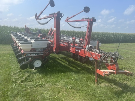 1996 White 6180 16-Row 30-Inch Planter